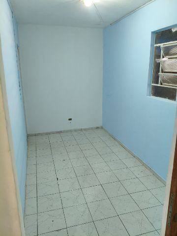Casa com 120m² 3 quartos e 1 banheiro, para alugar, no bairro Parque Santo Antônio em São Paulo