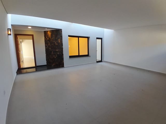 Casa com 300m² 4 quartos e 6 banheiros, à venda, no bairro Jardim Nova Sao Joao em São João da Boa Vista