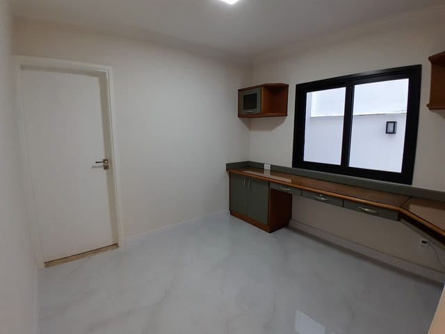 Casa com 300m² 4 quartos e 6 banheiros, à venda, no bairro Jardim Nova Sao Joao em São João da Boa Vista