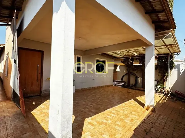 Casa 3 quartos e 4 banheiros, à venda ou para alugar, no bairro Setor Industrial II em Formosa