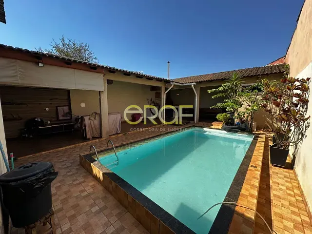 Casa 3 quartos e 4 banheiros, à venda ou para alugar, no bairro Setor Industrial II em Formosa