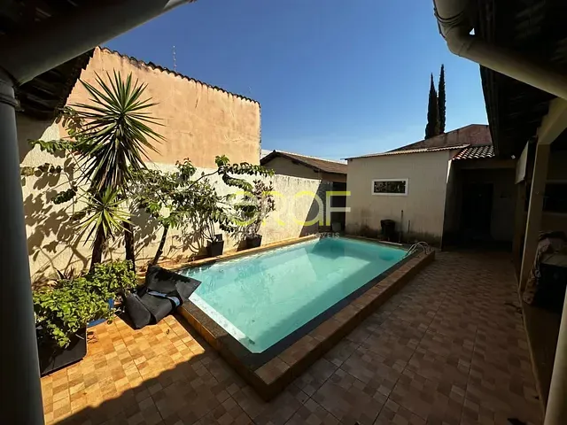 Casa 3 quartos e 4 banheiros, à venda ou para alugar, no bairro Setor Industrial II em Formosa