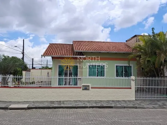 Casa com 295m² 3 quartos e 3 banheiros, à venda, no bairro Jardim Iririú em Joinville