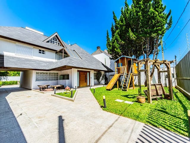 Casa com 495m² 3 quartos e 4 banheiros, para alugar, no bairro Santa Felicidade em Curitiba