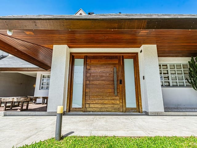 Casa com 495m² 3 quartos e 4 banheiros, para alugar, no bairro Santa Felicidade em Curitiba