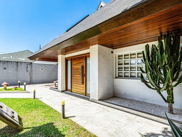 Casa com 495m² 3 quartos e 4 banheiros, para alugar, no bairro Santa Felicidade em Curitiba