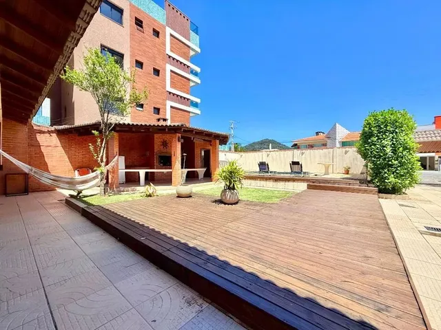 Casa com 640m² 4 quartos e 5 banheiros, à venda, no bairro Centro em Matinhos