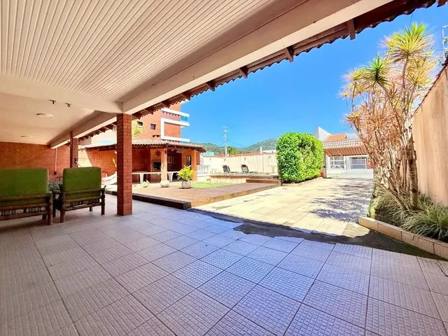 Casa com 640m² 4 quartos e 5 banheiros, à venda, no bairro Centro em Matinhos