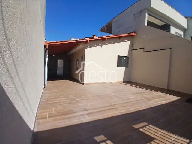 Casa com 140m² 2 quartos e 1 banheiro, à venda, no bairro Conjunto Habitacional dos Trabalhadores em Santa Bárbara D'Oeste