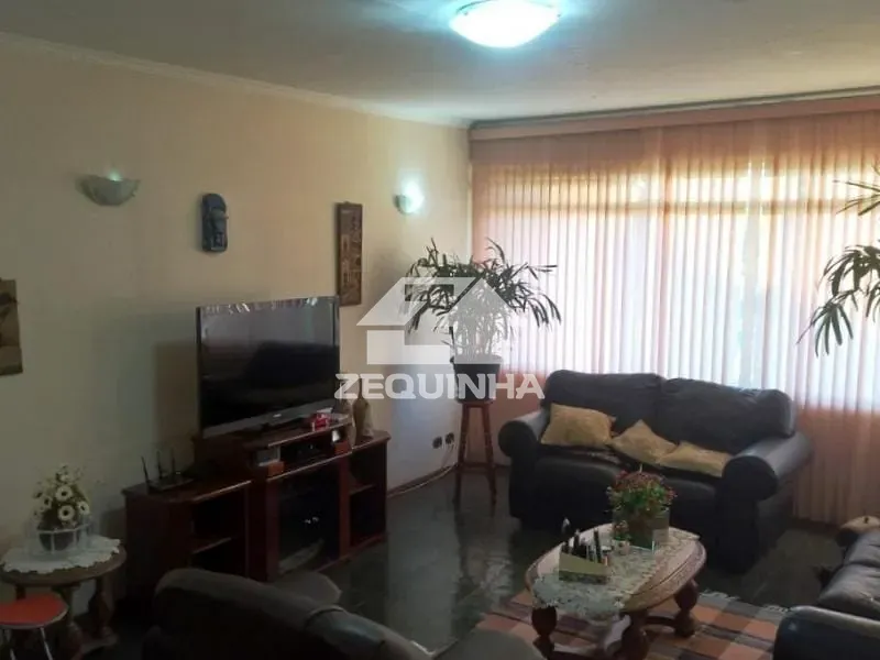 Casa, 4 quartos, 272 m² - Foto 2