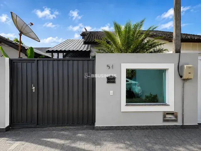 Casa com 180m² 2 quartos e 2 banheiros, à venda, no bairro Parque Jóquei Club em Campos dos Goytacazes