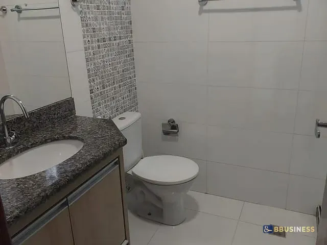 Casa com 180m² 2 quartos e 2 banheiros, à venda, no bairro Parque Jóquei Club em Campos dos Goytacazes