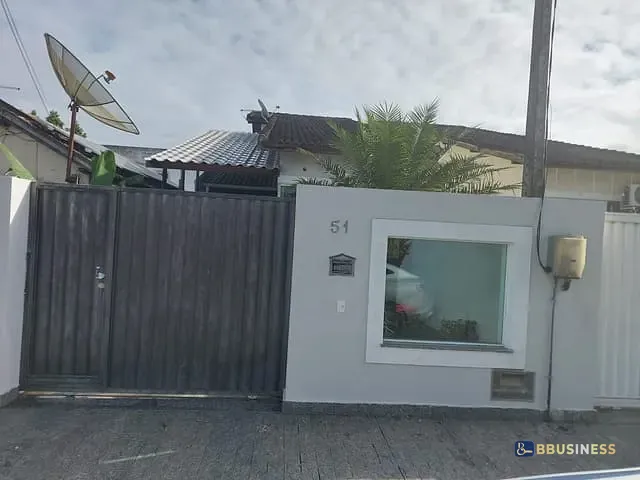 Casa com 180m² 2 quartos e 2 banheiros, à venda, no bairro Parque Jóquei Club em Campos dos Goytacazes