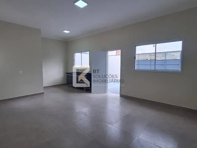 Casa com 150m² 3 quartos e 2 banheiros, à venda, no bairro Parque Residencial Sabiás em Indaiatuba