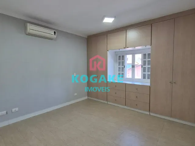 Sobrado com 218m² 5 quartos e 4 banheiros, à venda ou para alugar, no bairro Jardim Apolo em São José dos Campos