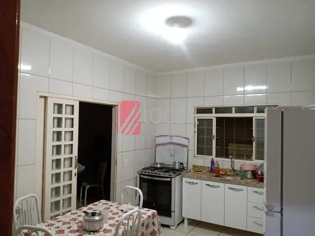 Casa com 2 quartos à venda, 84m² — foto 2 de 6