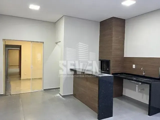 Casa com 180m² 2 quartos e 3 banheiros, à venda, no bairro Parque Santa Edwiges em Bauru