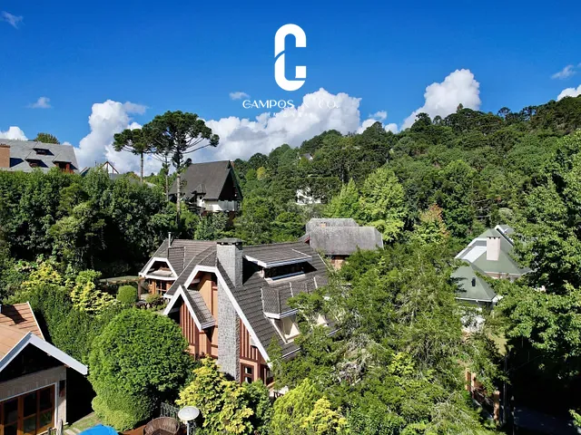 Casa com 1612m² 5 quartos e 6 banheiros, à venda, no bairro Véu da Noiva em Campos do Jordão