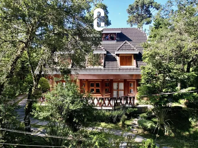 Casa com 1612m² 5 quartos e 6 banheiros, à venda, no bairro Véu da Noiva em Campos do Jordão