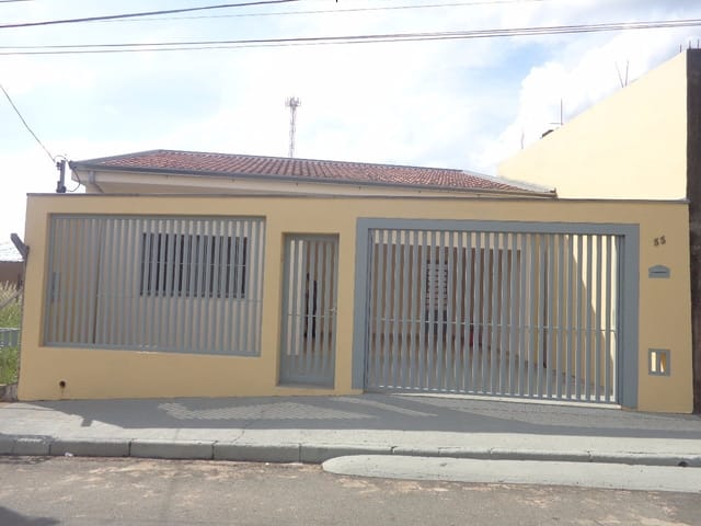 Foto do Casa - CASA para Venda e Locação
VILA MAGALHÃES, GUAXUPÉ
3 dormitórios sendo 1 suíte, 1 sala, 3 banheiros, 2 vagas
SOMENTE LOCAÇÃO COMERCIAL | Guaxupé Imóveis Ltda