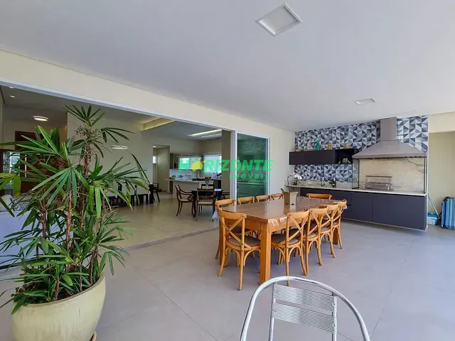 Casa com 602m² 3 quartos e 4 banheiros, à venda, no bairro Urbanova em São José dos Campos