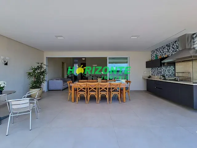 Casa com 602m² 3 quartos e 4 banheiros, à venda, no bairro Urbanova em São José dos Campos