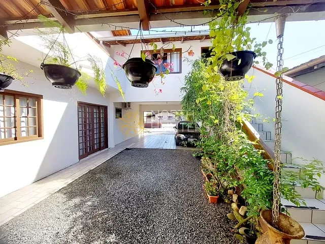 Casa com 350m² 4 quartos e 4 banheiros, à venda, no bairro Floresta em Joinville