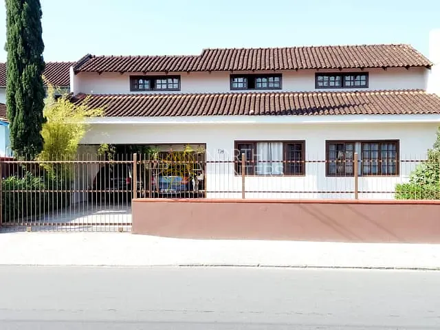 Casa com 350m² 4 quartos e 4 banheiros, à venda, no bairro Floresta em Joinville