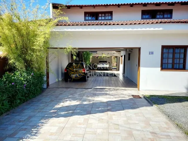 Casa com 350m² 4 quartos e 4 banheiros, à venda, no bairro Floresta em Joinville