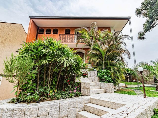 Casa com 407m² 5 quartos e 6 banheiros, à venda, no bairro Santa Felicidade em Curitiba