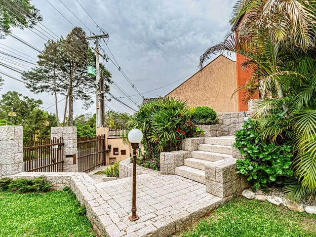 Casa com 407m² 5 quartos e 6 banheiros, à venda, no bairro Santa Felicidade em Curitiba