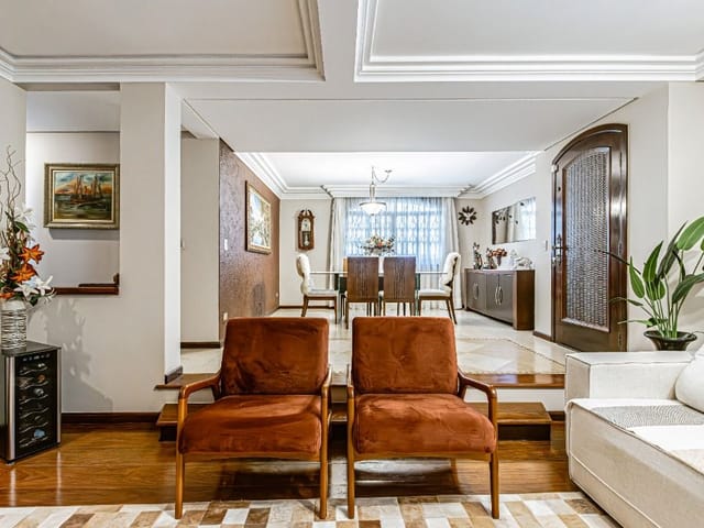 Casa com 407m² 5 quartos e 6 banheiros, à venda, no bairro Santa Felicidade em Curitiba