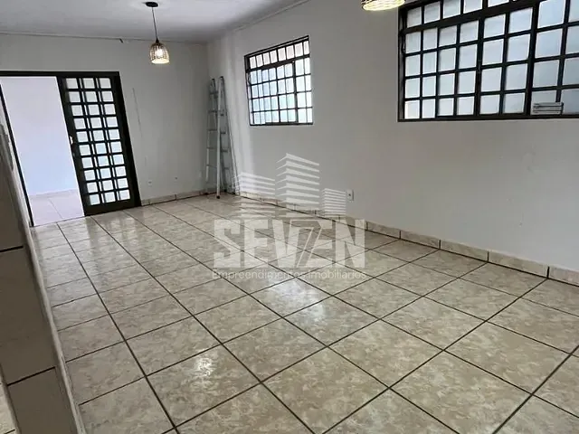 Casa com 200m² 2 quartos e 1 banheiro, à venda, no bairro Núcleo Habitacional Mary Dota em Bauru
