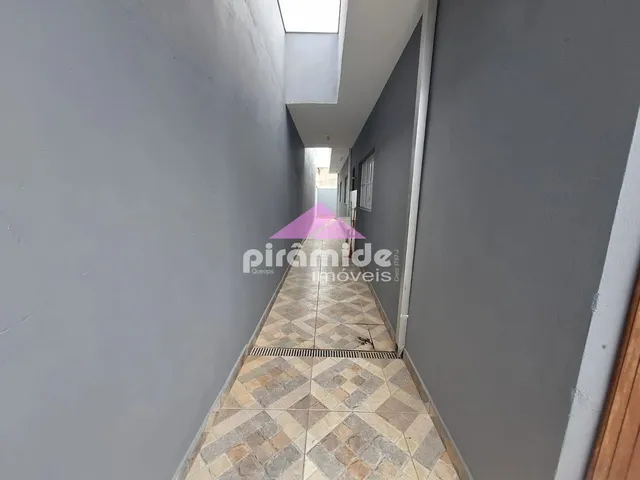 Casa com 80m² 2 quartos e 1 banheiro, para alugar, no bairro Golfinhos em Caraguatatuba