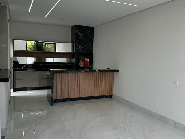 Foto do Casa - CONDOMÍNIO MORADA DAS FLORES - R$ 5.800 - LOCAÇÃO casa térrea, 3 SUÍTES, 156m2, 2 vagas, Jardim Ecoville I, Cambé, PR | Human Imóveis