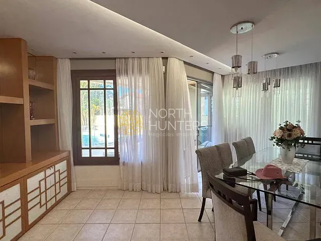 Casa com 400m² 5 quartos e 6 banheiros, para alugar, no bairro Jurerê Internacional em Florianópolis