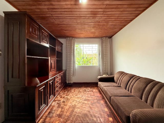 Casa com 200m² 4 quartos e 2 banheiros, à venda, no bairro Cidade Industrial em Curitiba