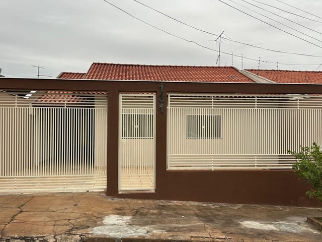 Casa com 200m² 3 quartos e 2 banheiros, para alugar, no bairro Parque Residencial Ana Rosa II em Cambé