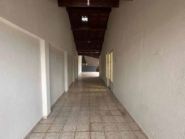 Casa com 200m² 3 quartos e 2 banheiros, para alugar, no bairro Parque Residencial Ana Rosa II em Cambé
