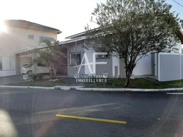 Casa com 260m² 4 quartos e 3 banheiros, à venda ou para alugar, no bairro Campos do Conde II Louvre em Tremembé