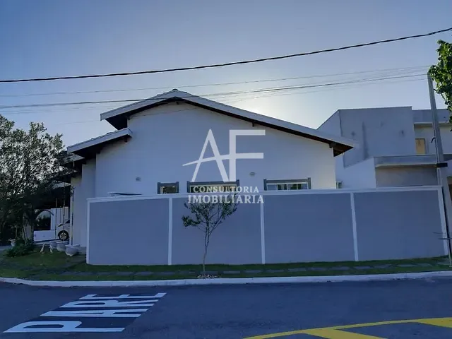 Casa com 260m² 4 quartos e 3 banheiros, à venda ou para alugar, no bairro Campos do Conde II Louvre em Tremembé
