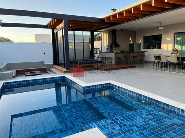 Casa com 725m², à venda, no bairro Alto do Cardoso em Pindamonhangaba