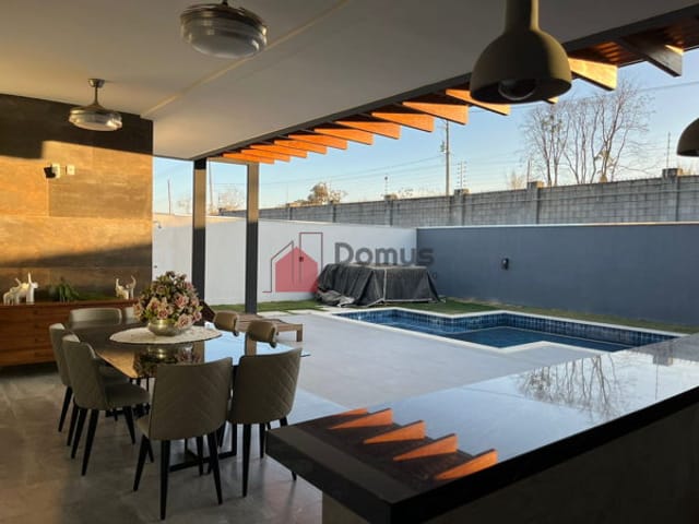 Casa com 725m², à venda, no bairro Alto do Cardoso em Pindamonhangaba