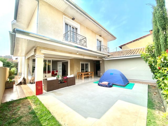 Casa com 340m² 4 quartos e 4 banheiros, à venda, no bairro Urbanova em São José dos Campos
