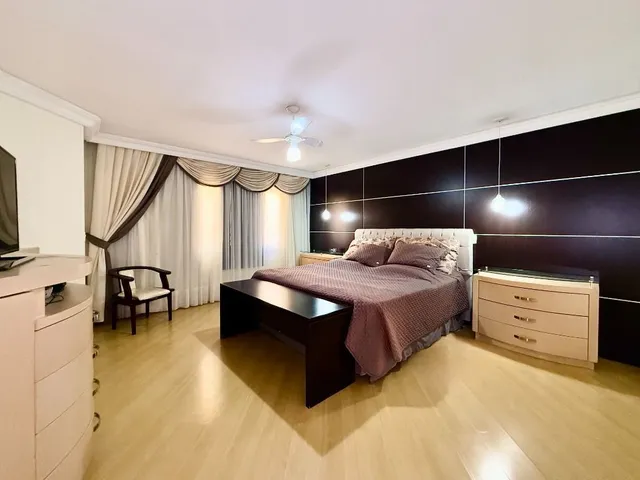 Casa com 654m² 3 quartos e 3 banheiros, à venda, no bairro Santa Felicidade em Curitiba
