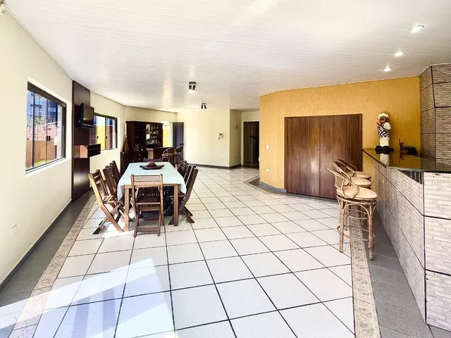 Casa com 654m² 3 quartos e 3 banheiros, à venda, no bairro Santa Felicidade em Curitiba