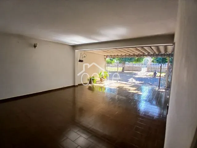 Casa com 250m² 3 quartos e 1 banheiro, à venda, no bairro Jardim Santa Rita de Cássia em Santa Bárbara D'Oeste
