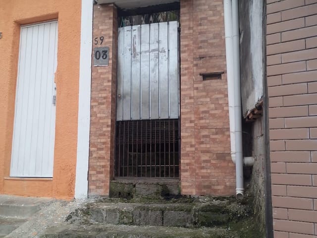 Casa 2 quartos e 1 banheiro, para alugar, no bairro Jardim Santa Edwiges (Capela do Socorro) em São Paulo
