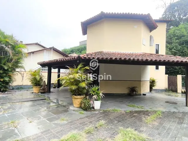 Casa 3 quartos e 3 banheiros, para alugar, no bairro Badu em Niterói