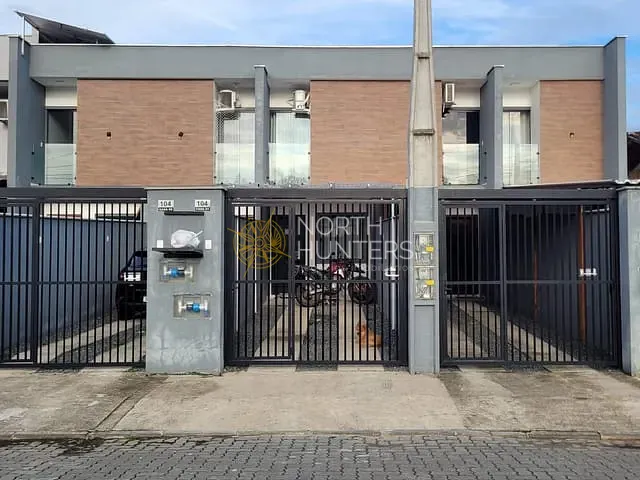 Casa 2 quartos e 2 banheiros, à venda, no bairro Vila Nova em Joinville